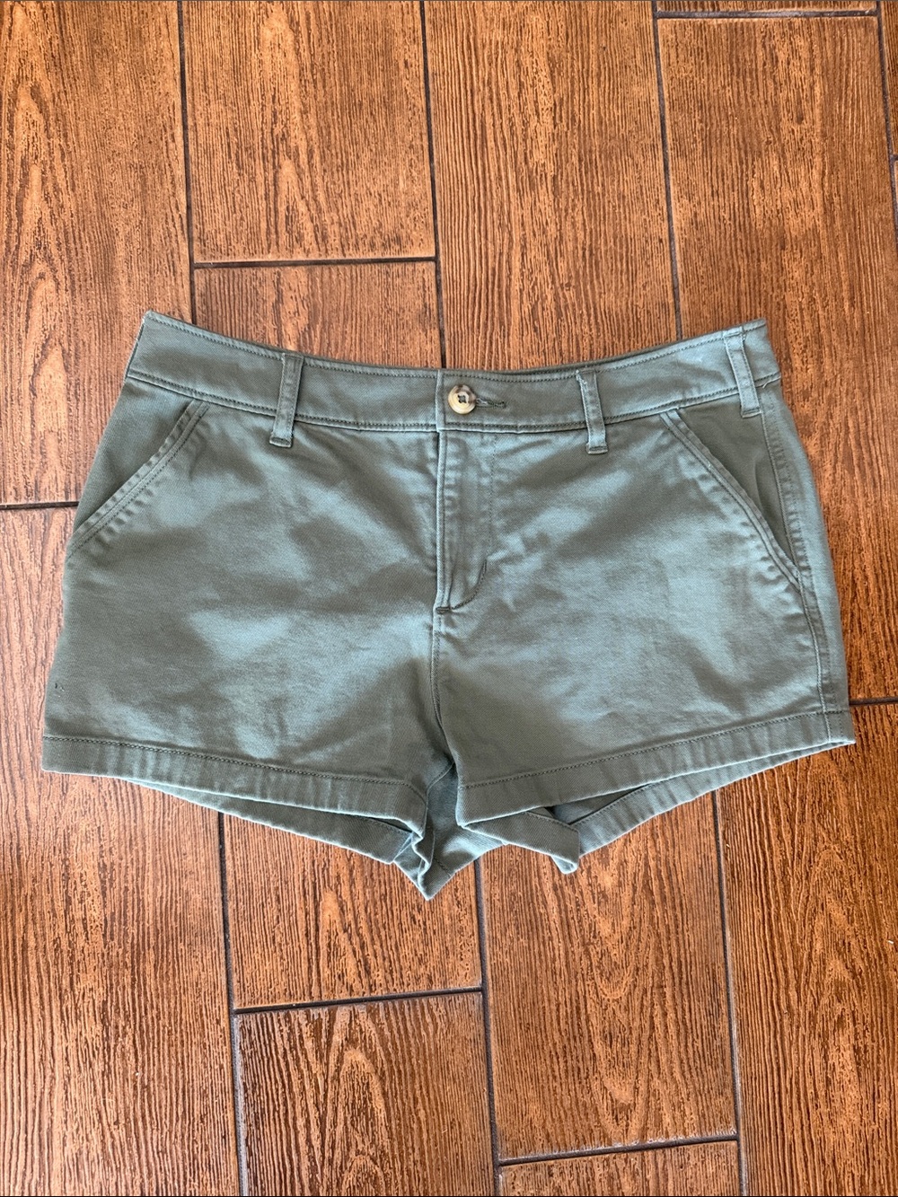 Abercrombie & Fitch shorts in an in Olive Green size 4
